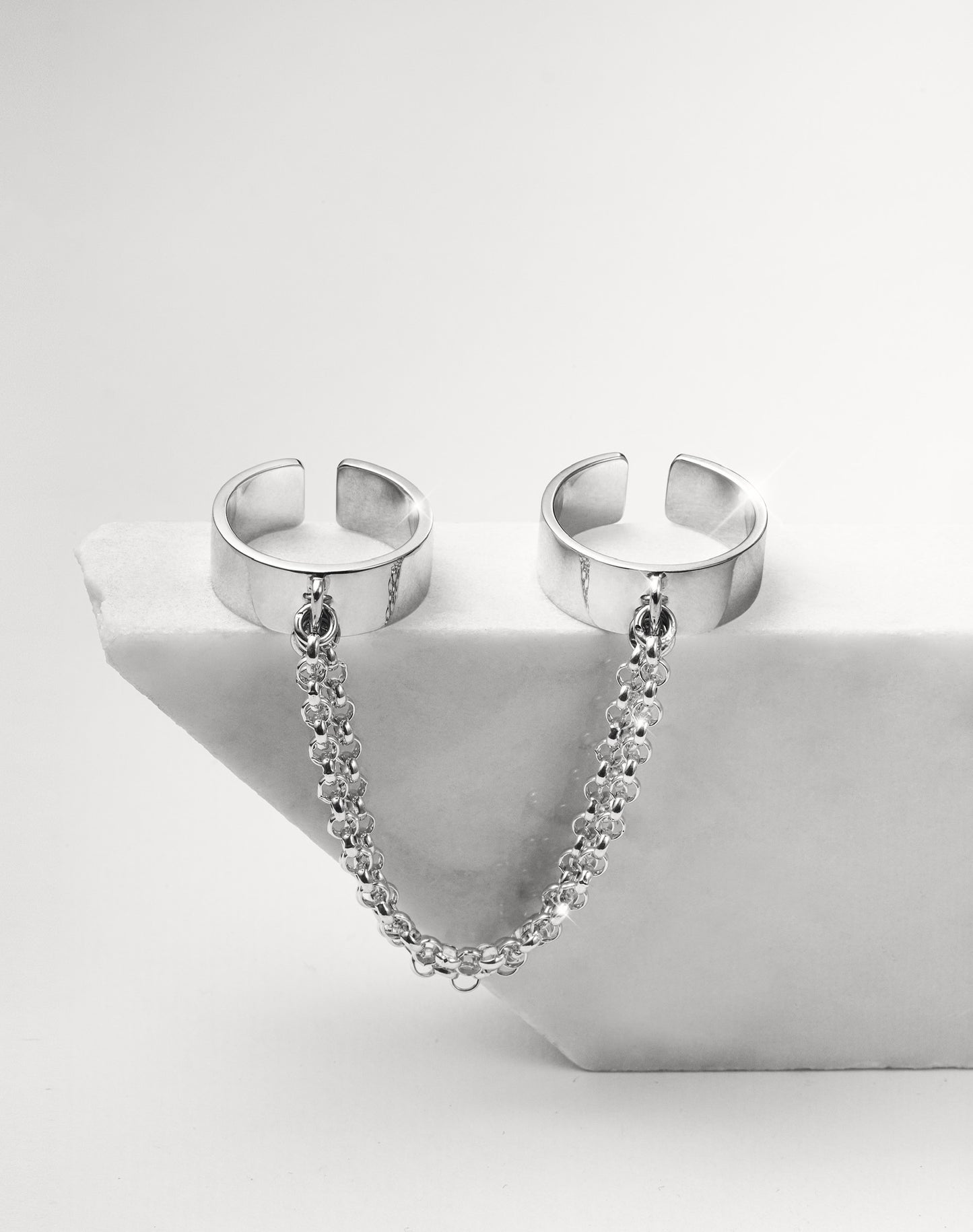DOUBLE RING WITH CHAIN