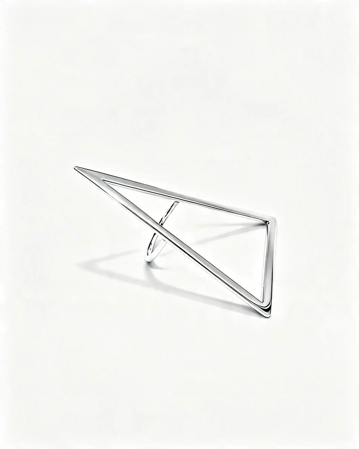 TRIANGLE RING