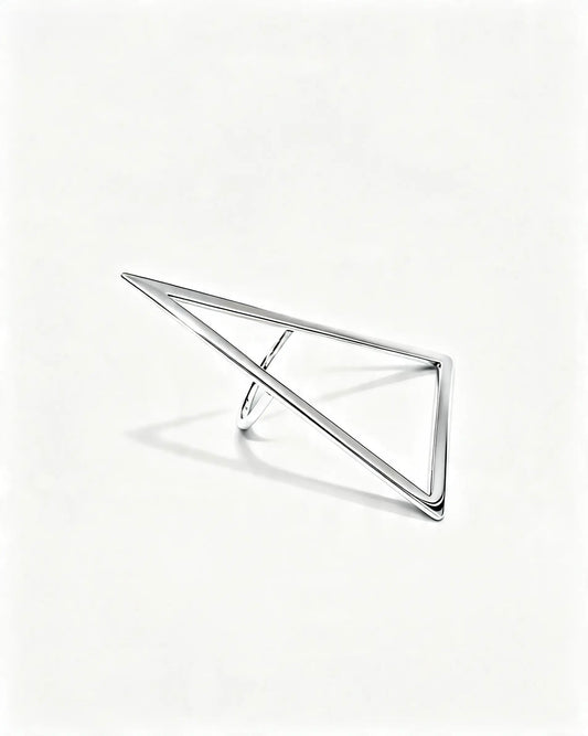 TRIANGLE RING