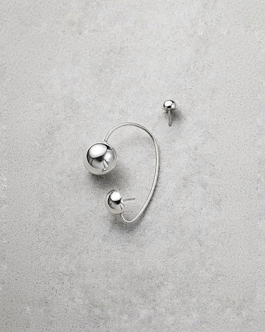 CAPSULE MONO EARRING