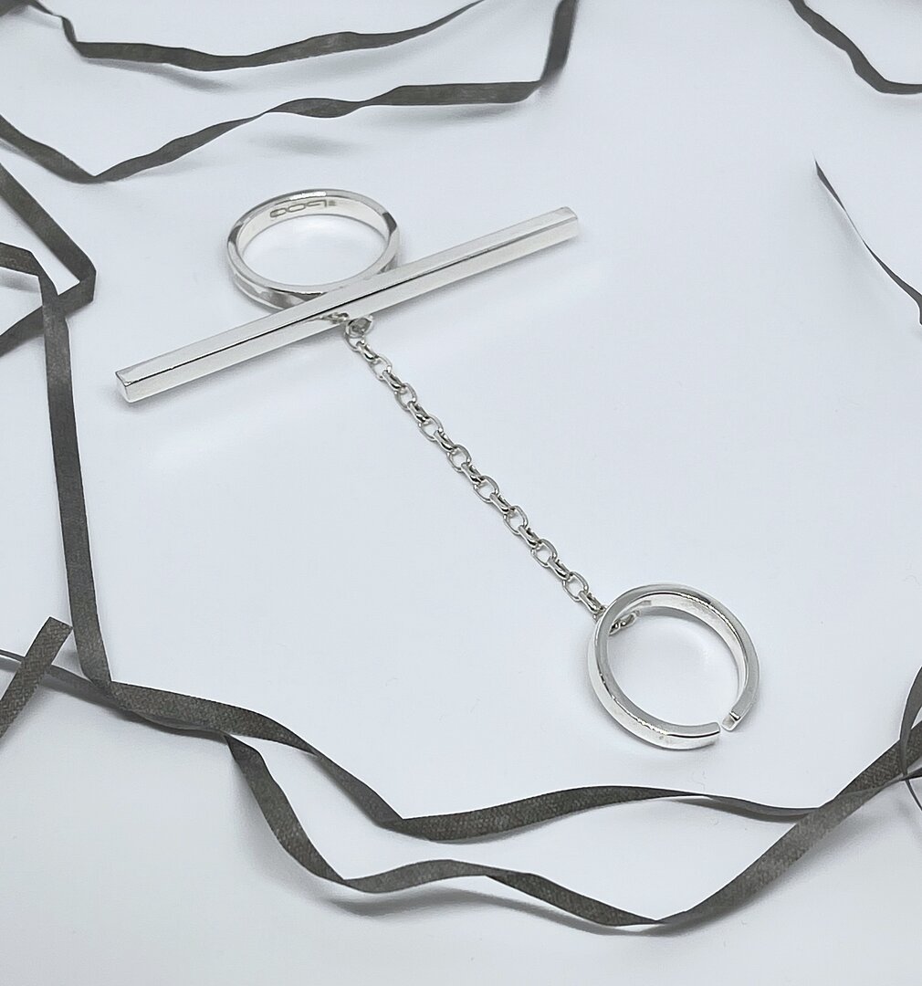 LINE RING WITH CHAIN
